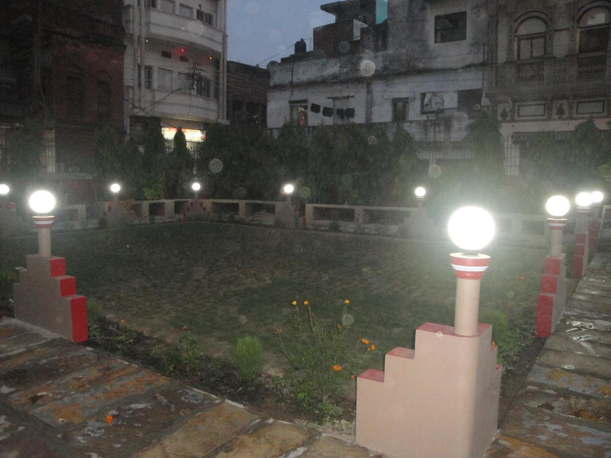 Balaji Palace Varanasi Bagian luar foto
